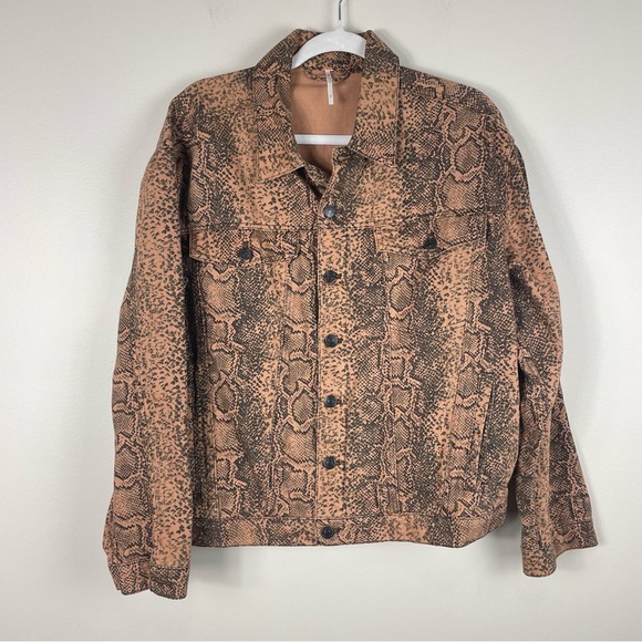 Free People Snakeskin Trucker Jacket Denim Womens Medium Brown Black Boho - Picture 10 of 11
